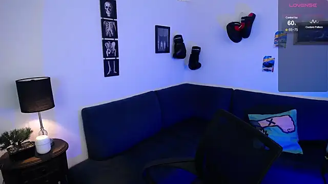 JamesCr  online show from April 22, 2:11 pm