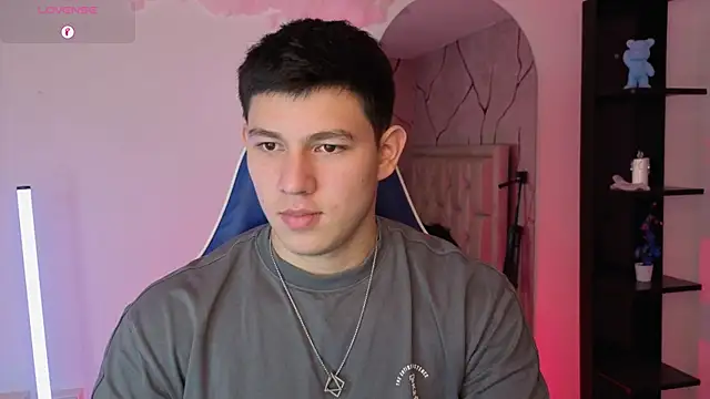 JamesCr  online show from June 24, 1:03 pm
