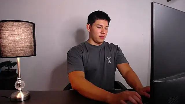 Snapshot of JamesCr_ chatting on October 2, 4:05 am JamesCr online show from October 2, 4:05 am