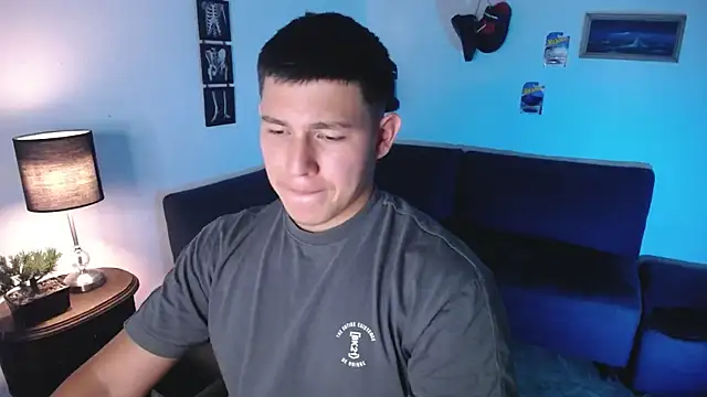 JamesCr  online show from April 7, 2:33 am