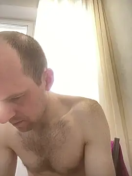 LynnAhNight online show from April 25, 4:48 am