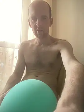 LynnAhNight online show from May 17, 6:21 am