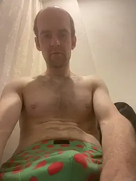 LynnAhNight online show from October 17, 3:32 am