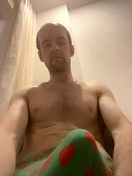 LynnAhNight online show from October 18, 3:33 am