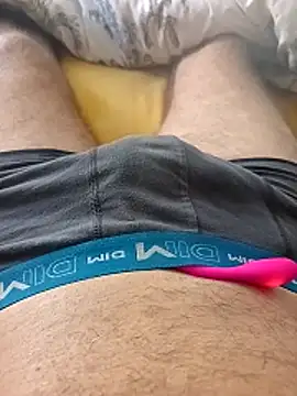 Snapshot of Dam70 chatting on October 18, 11:15 am Dam70 online show from October 18, 11:15 am