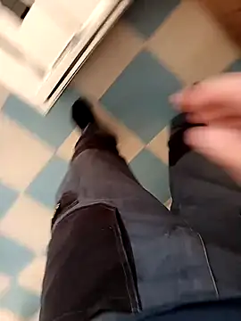 Snapshot of Dam70 chatting on October 26, 7:10 am Dam70 online show from October 26, 7:10 am