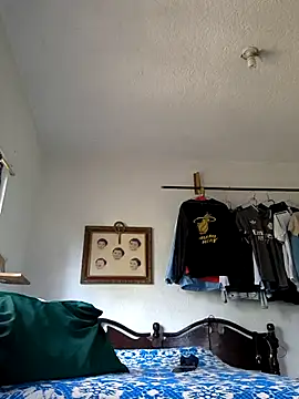 Snapshot of dickman10 chatting on February 13, 10:22 pm dickman10 online show from February 13, 10:22 pm