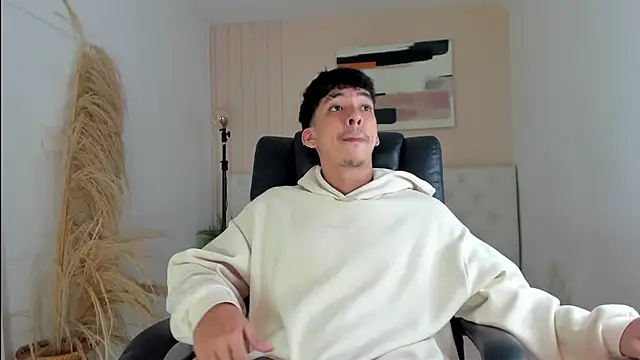 ISAAC CRYSTON online show from November 5, 7:49 pm