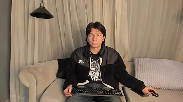 Snapshot of Golden-Boyy chatting on March 18, 12:06 pm Golden-Boyy online show from March 18, 12:06 pm