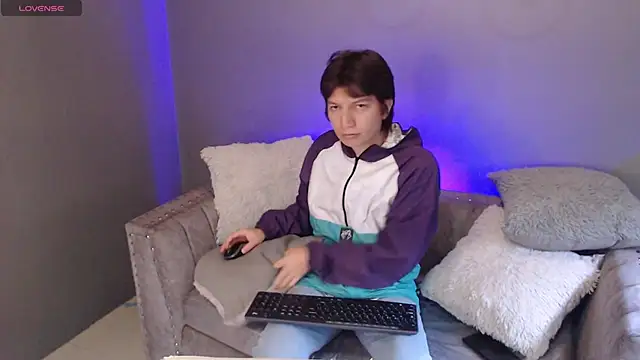 Snapshot of Golden-Boyy chatting on February 14, 12:03 pm Golden-Boyy online show from February 14, 12:03 pm