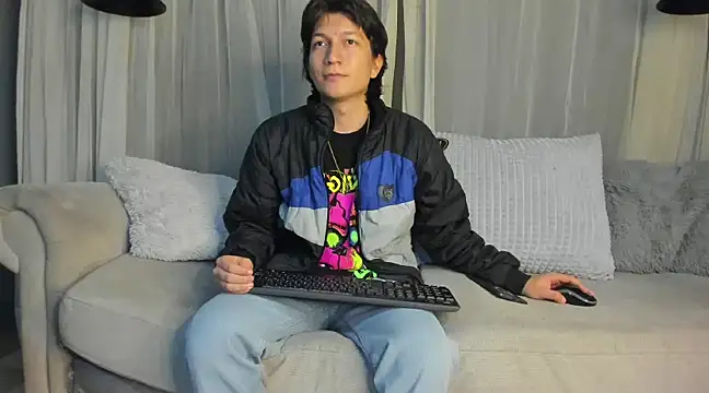 Snapshot of Golden-Boyy chatting on March 19, 12:12 pm Golden-Boyy online show from March 19, 12:12 pm