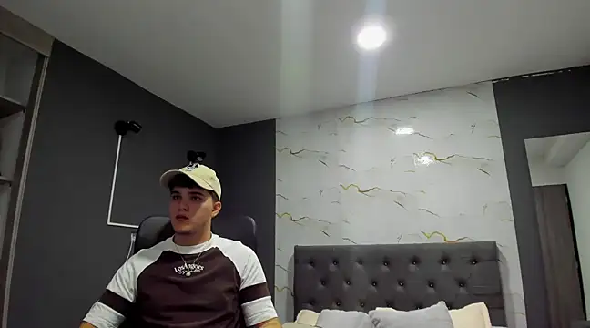 Snapshot of ErosGeorgiou chatting on February 7, 11:34 am ErosGeorgiou online show from February 7, 11:34 am