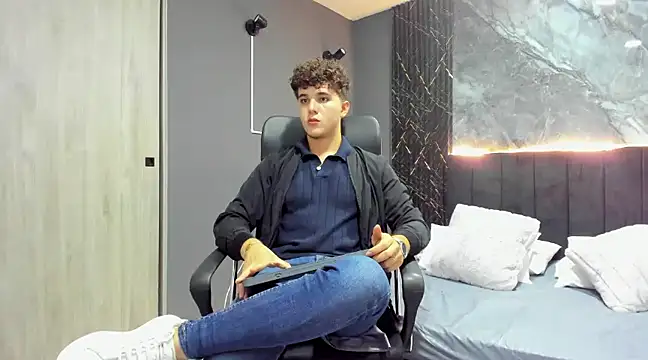Snapshot of ErosGeorgiou chatting on February 9, 3:56 pm ErosGeorgiou online show from February 9, 3:56 pm