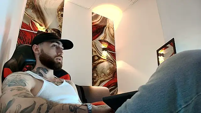 Luke davis01 online show from April 28, 1:05 pm