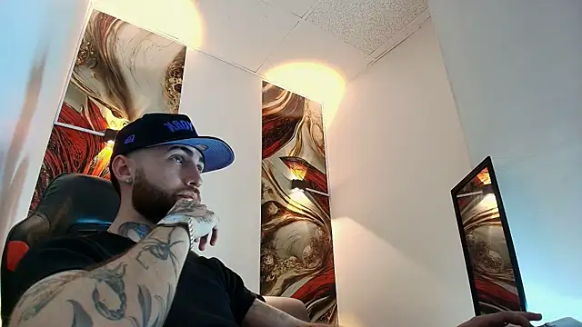 Luke davis01 online show from May 15, 4:48 pm