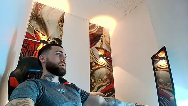 Luke davis01 online show from May 5, 1:24 pm