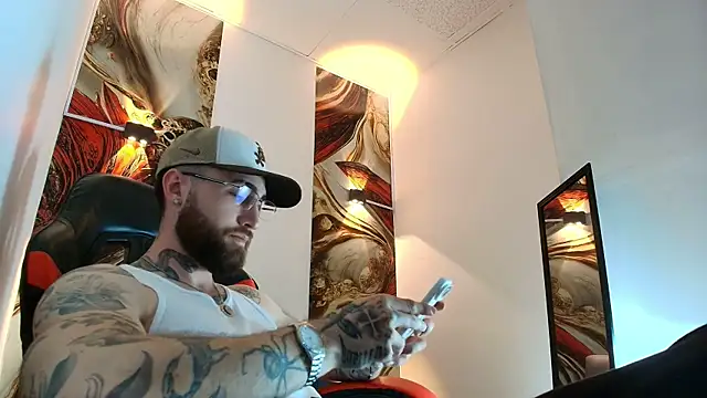 Luke davis01 online show from May 8, 1:55 pm