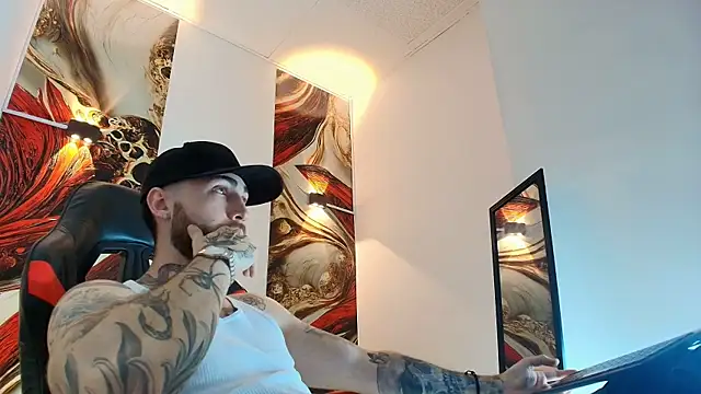 Luke davis01 online show from June 17, 1:02 pm