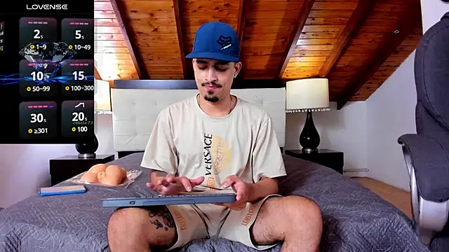 Snapshot of Sebastian_Berne chatting on March 17, 7:04 pm Sebastian Berne online show from March 17, 7:04 pm