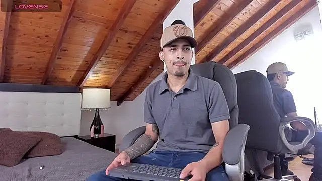 Snapshot of Sebastian_Berne chatting on February 6, 8:34 pm Sebastian Berne online show from February 6, 8:34 pm