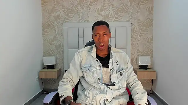 Snapshot of karllhil chatting on September 15, 11:33 am karllhil online show from September 15, 11:33 am