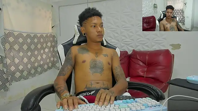 Snapshot of blackdirty420 chatting on October 9, 8:47 pm blackdirty420 online show from October 9, 8:47 pm