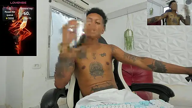 Snapshot of blackdirty420 chatting on October 4, 9:30 pm blackdirty420 online show from October 4, 9:30 pm