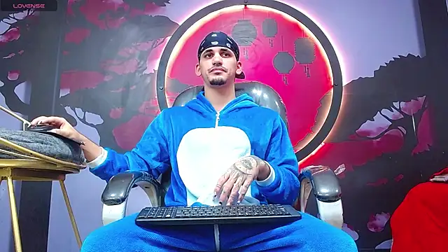 Dirty Kingg online show from November 7, 8:34 pm