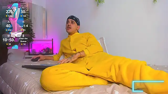 Snapshot of Dirty_Kingg chatting on October 13, 8:59 pm Dirty Kingg online show from October 13, 8:59 pm