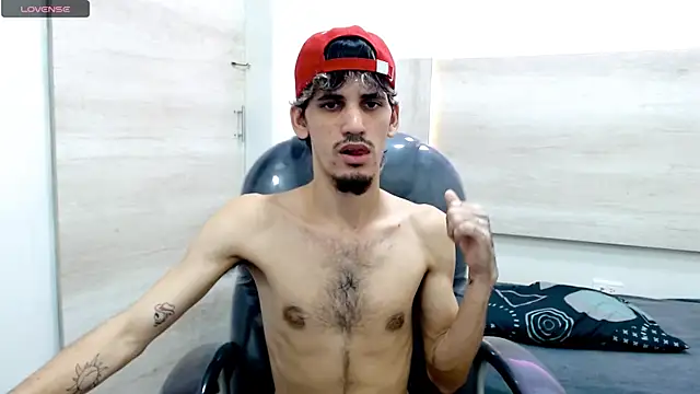 Snapshot of Dirty_Kingg chatting on February 15, 8:34 pm Dirty Kingg online show from February 15, 8:34 pm