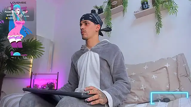 Snapshot of Dirty_Kingg chatting on October 18, 8:47 pm Dirty Kingg online show from October 18, 8:47 pm