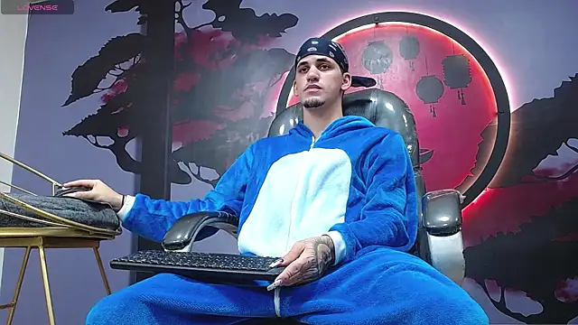 Snapshot of Dirty_Kingg chatting on October 30, 7:48 pm Dirty Kingg online show from October 30, 7:48 pm