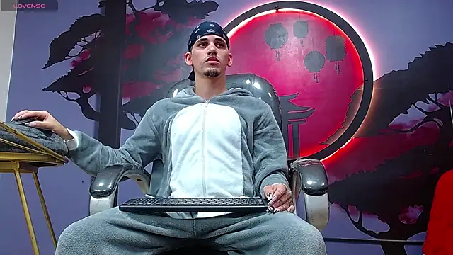 Snapshot of Dirty_Kingg chatting on November 1, 9:08 pm Dirty Kingg online show from November 1, 9:08 pm