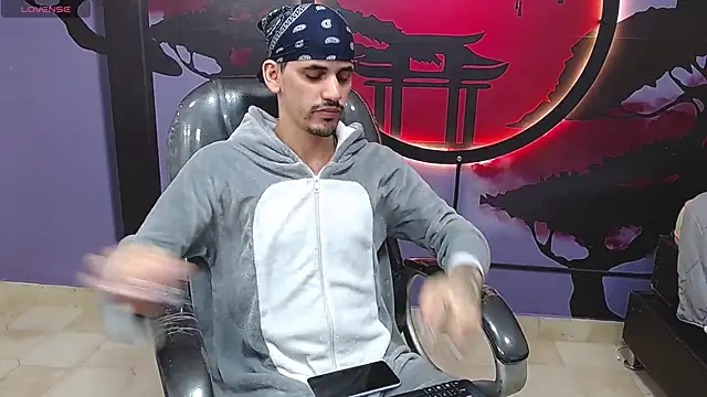 Snapshot of Dirty_Kingg chatting on October 26, 9:17 pm Dirty Kingg online show from October 26, 9:17 pm