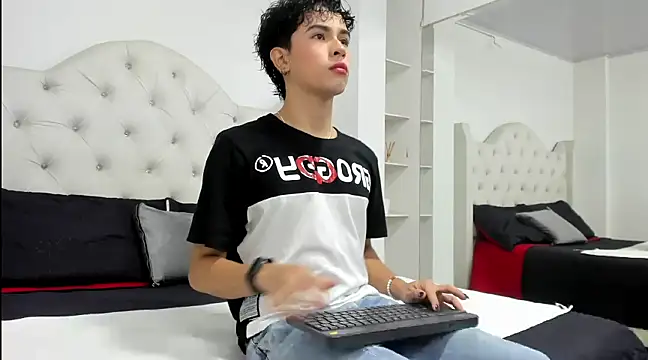Snapshot of Aiiden_15 chatting on February 22, 2:59 pm Aiiden 15 online show from February 22, 2:59 pm