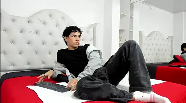 Snapshot of Aiiden_15 chatting on February 24, 3:09 pm Aiiden 15 online show from February 24, 3:09 pm