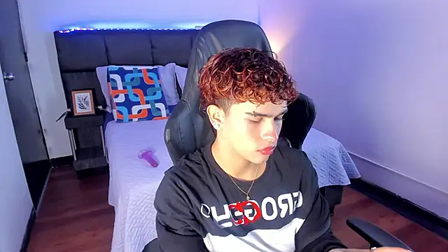 Aiiden 15 online show from December 2, 1:25 pm