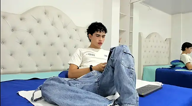 Snapshot of Aiiden_15 chatting on March 1, 2:34 pm Aiiden 15 online show from March 1, 2:34 pm
