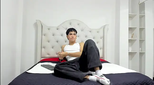 Snapshot of Aiiden_15 chatting on February 21, 2:59 pm Aiiden 15 online show from February 21, 2:59 pm