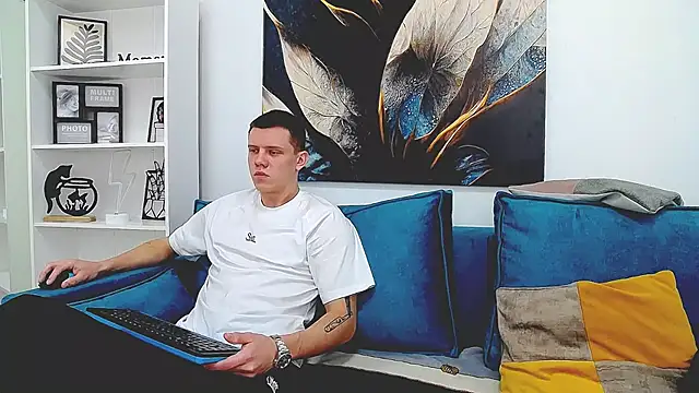 Ryker Seen online show from March 22, 6:33 am