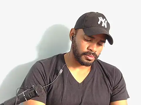 Snapshot of YOX22 chatting on October 8, 2:21 pm YOX22 online show from October 8, 2:21 pm