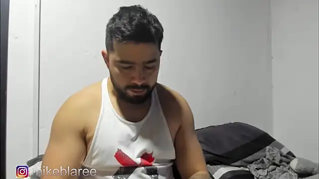 Snapshot of mikeblaree chatting on October 28, 3:03 pm mikeblaree online show from October 28, 3:03 pm