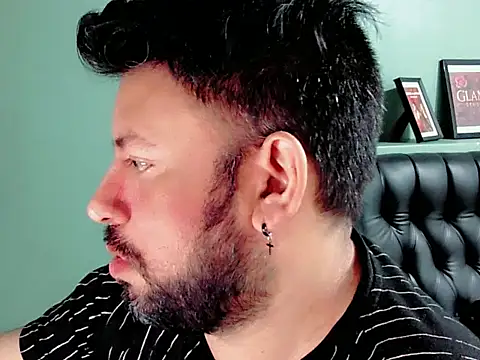 tonyglams online show from October 31, 3:15 pm