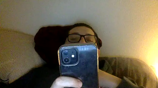 Snapshot of Milflover96 chatting on March 22, 2:37 am Milflover96 online show from March 22, 2:37 am