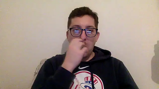 Snapshot of Milflover96 chatting on February 19, 3:06 am Milflover96 online show from February 19, 3:06 am