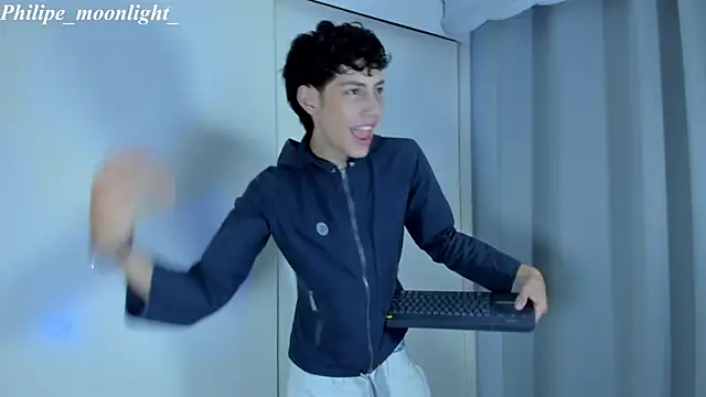 philipe moonlight  online show from February 26, 11:35 pm