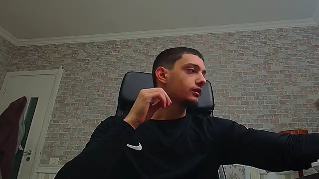 OscarGriffin online show from February 14, 5:41 am