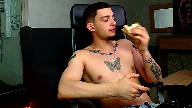 OscarGriffin online show from March 6, 6:16 pm