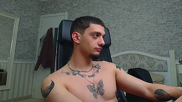 OscarGriffin online show from February 12, 4:44 pm