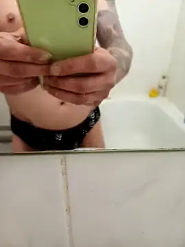 Snapshot of flo000031 chatting on March 21, 11:34 pm flo000031 online show from March 21, 11:34 pm